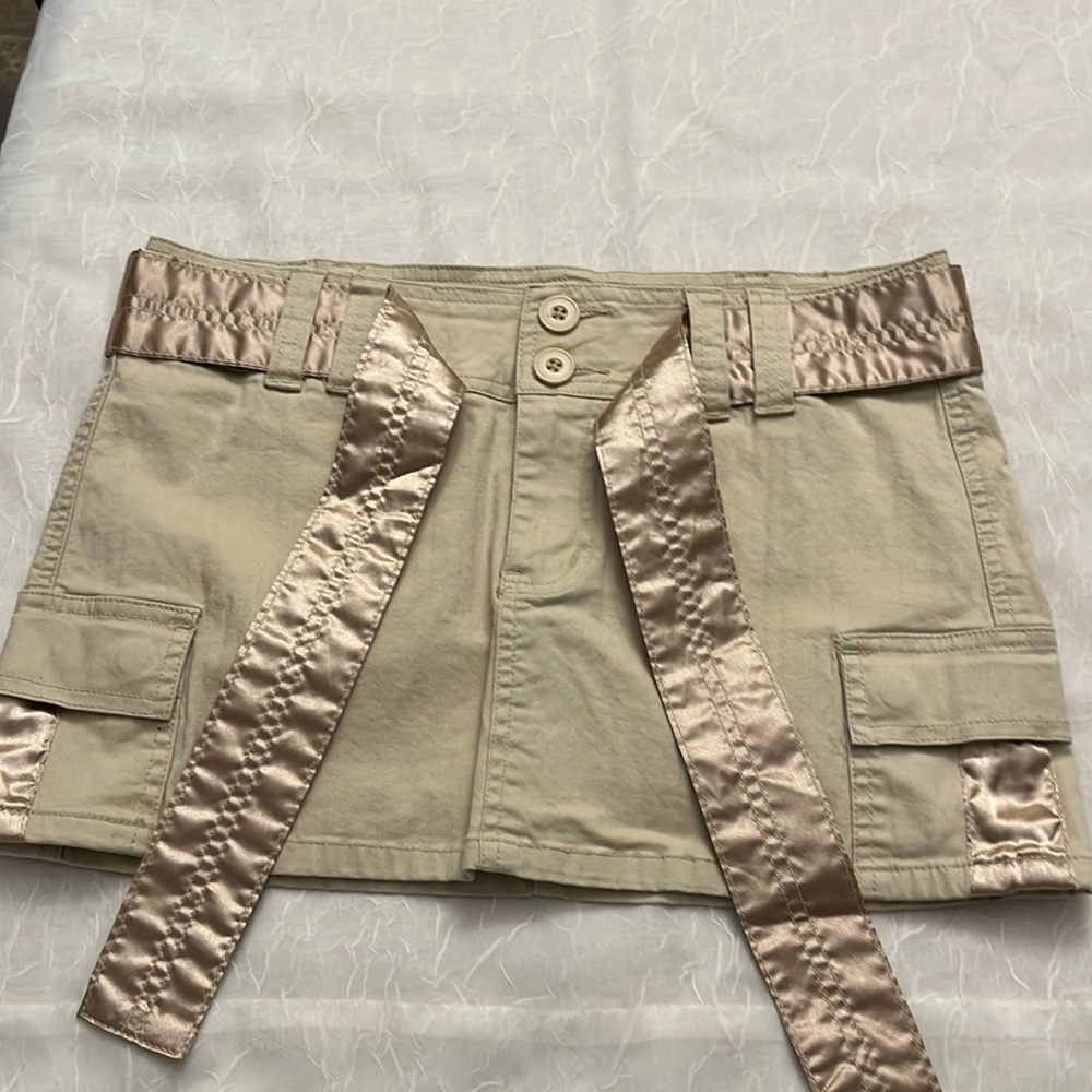 Ac-3998 size 7 tan mini skirt with satin belt
